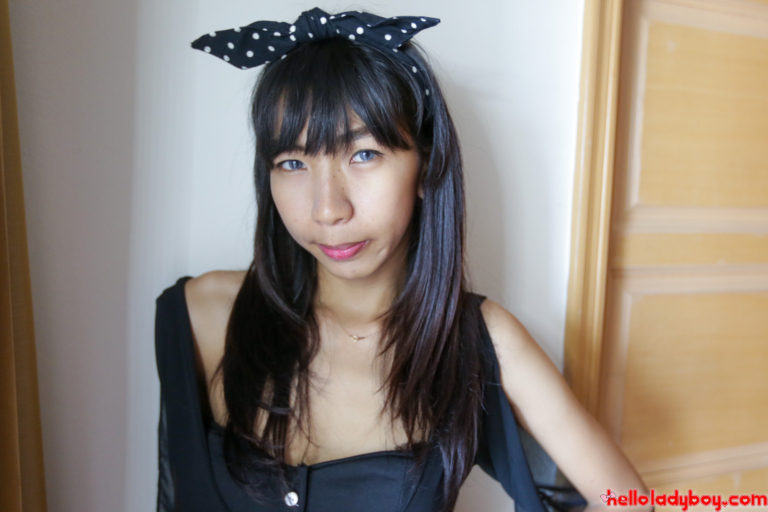 Beautiful Bangkok TS poses her slender body in first porno