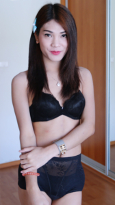 Petite and sweet Spor shows her sexy in black bra and panties